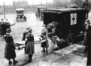 Membres de la Croix-Rouge portant des masques pendant épidémie de grippe – Saint-Louis (Missouri) en octobre 1918