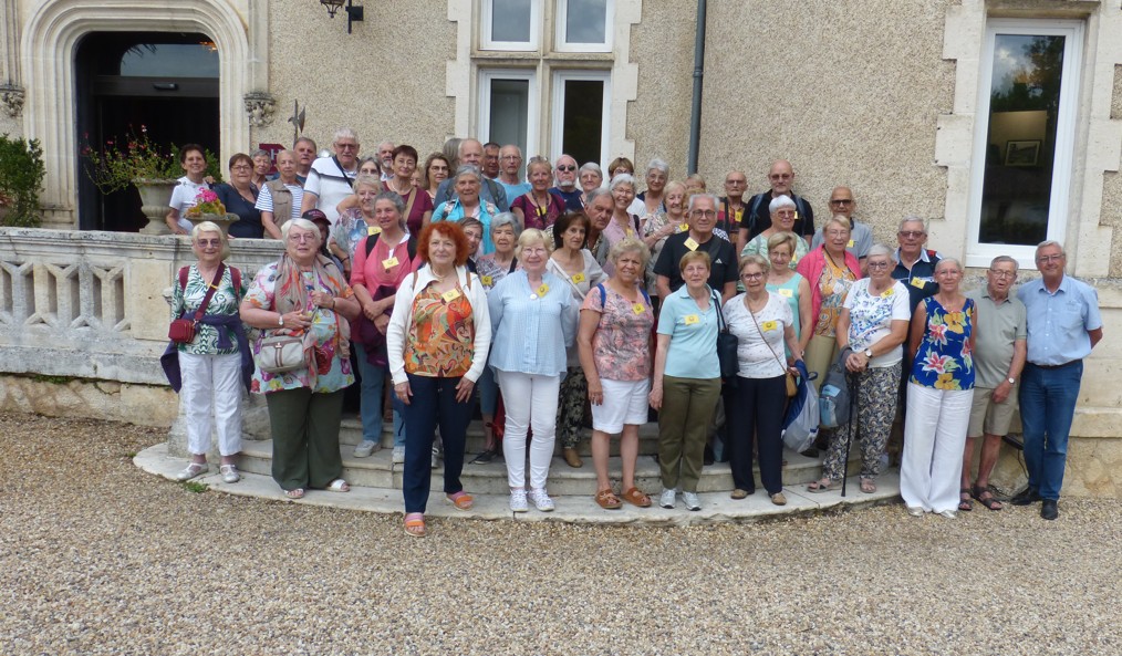 GROUPE DU VOYAGE AU CHATEAU DES REYNATS
